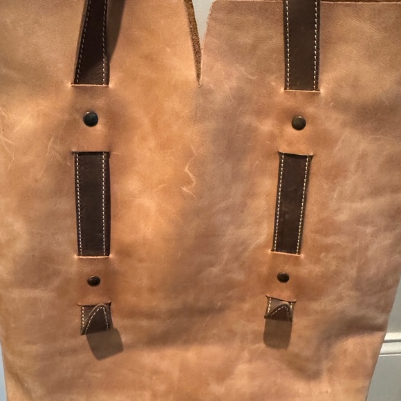 Oak River v tote brown leather with coordinating clutch wristlet set - Picture 6 of 9